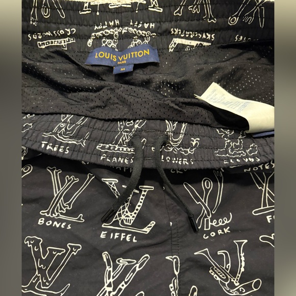 Louis Vuitton LV Cartoon Board Trunks - Picture 7 of 7